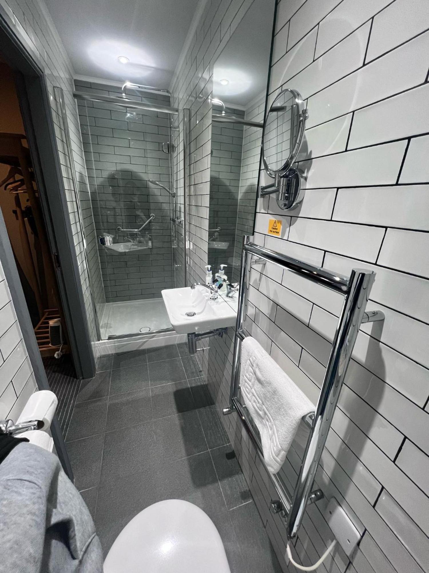 The New Hobbit Hotel Rooms 할리팩스 외부 사진